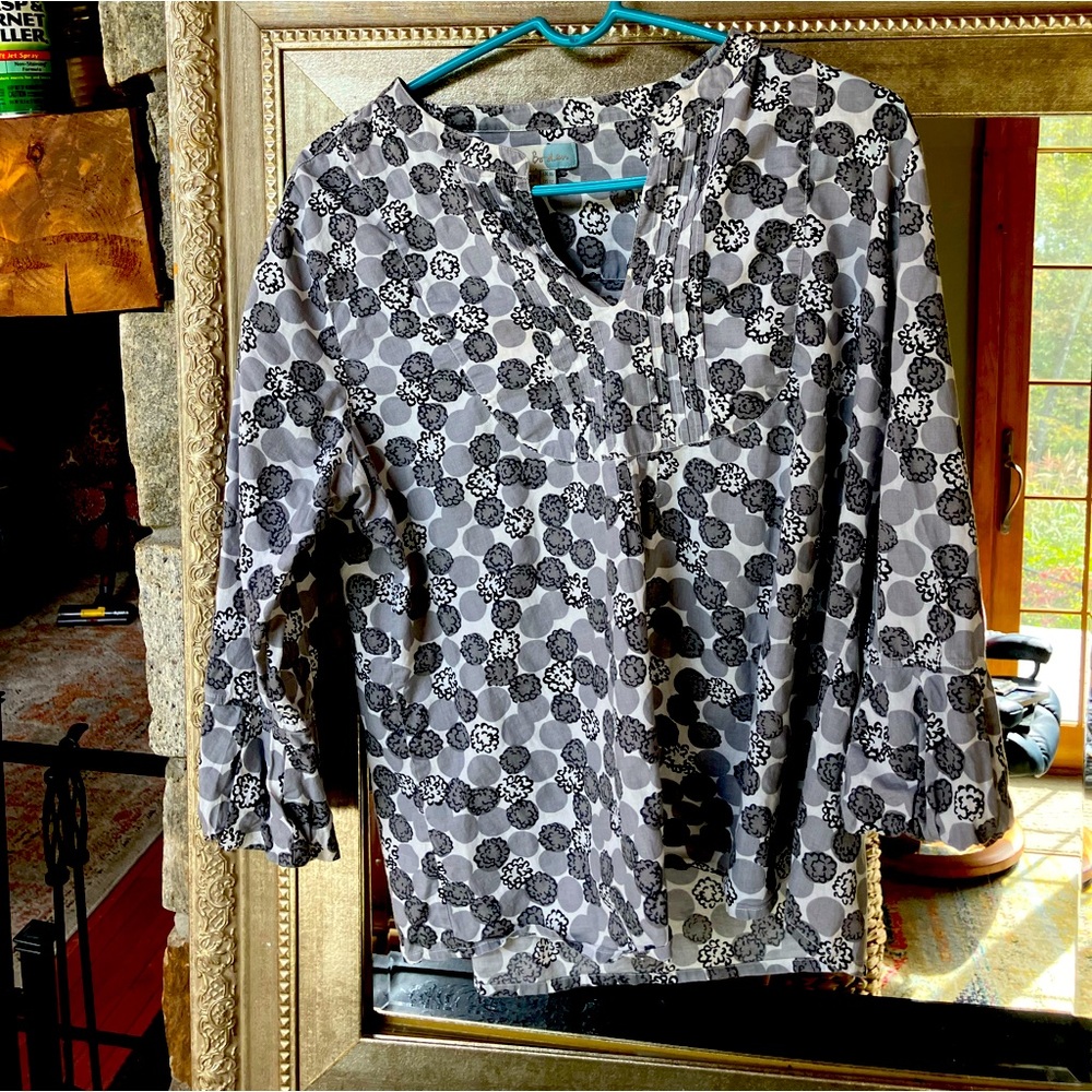 Boden women’s Polka dot blouse no bottons